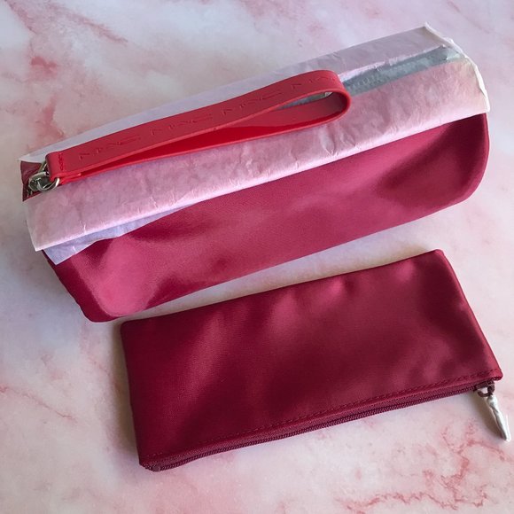 MAC Adoring Carmine Holiday Special Edition Brushes and Cosmetic Bags Set 💋❤️ - Picture 6 of 10